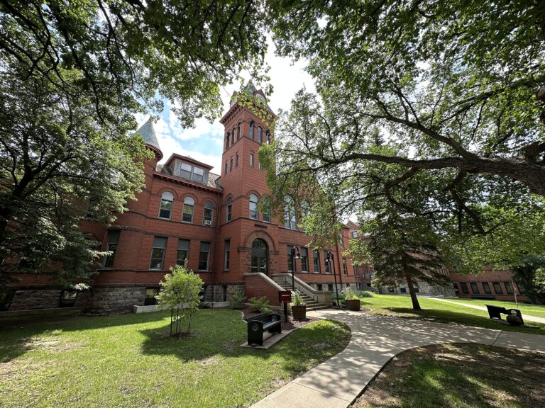 Top Colleges of the Great Plains for Education Majors: Baccalaureate Programs with Diverse Fields